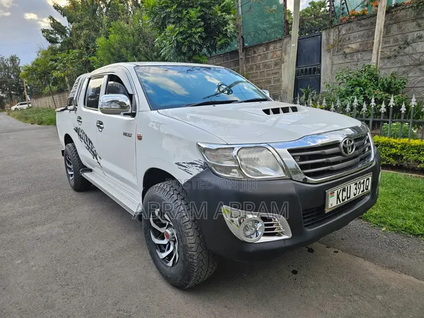 Toyota Hilux Double Cab 2014 Nyeupe - 1
