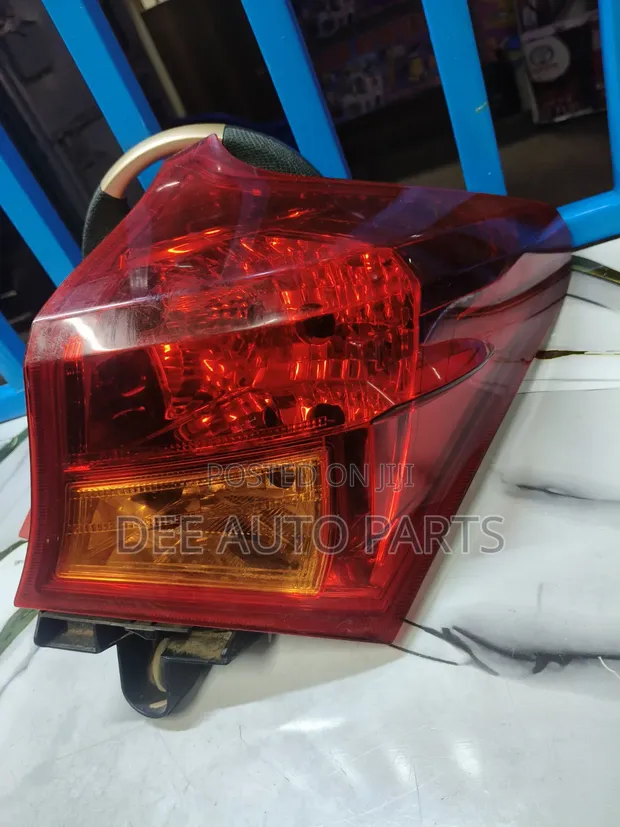 Taa ya Nyuma ya Toyota Auris 2014 (Iliyotumika) - 1
