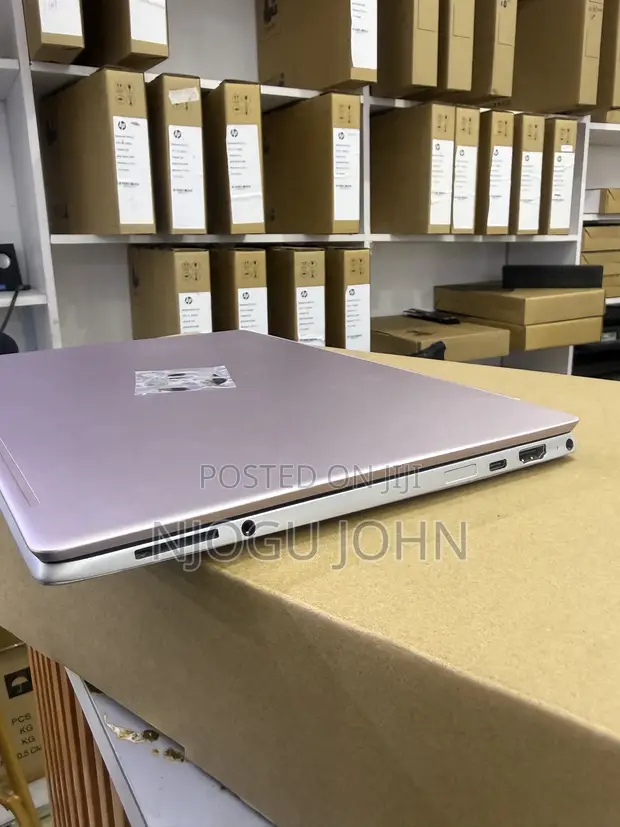 HP Pavilion 13 Laptop - 8GB RAM, Intel Core i5, 256GB SSD - 1