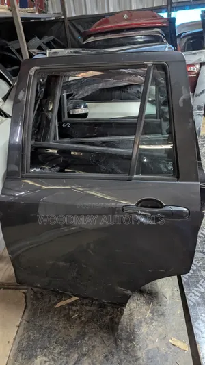 Mlango wa Nyuma wa Mazda Demio 2005