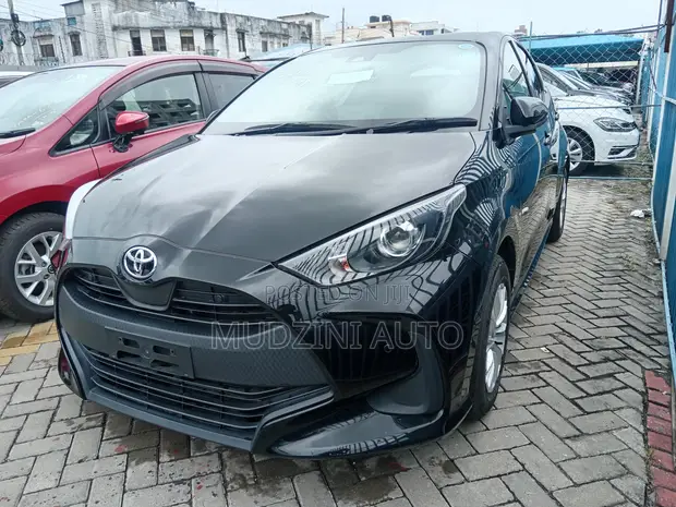 Toyota Yaris 2020 Nyeusi - 1