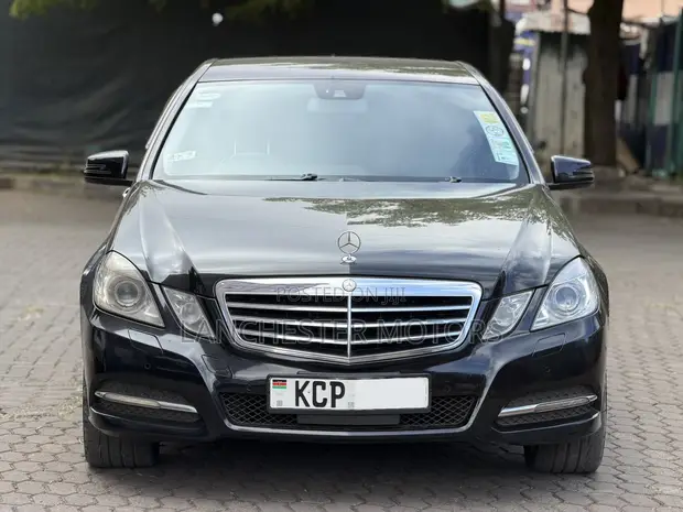 Mercedes-Benz E300 2011 Black - 1