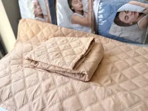 Kifuniko cha Mto cha Beige chenye Quilted