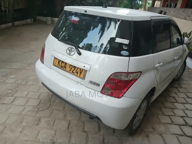 Toyota IST 2007 White - 1