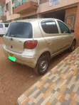 Toyota Vitz 2002 Nyeupe - 2
