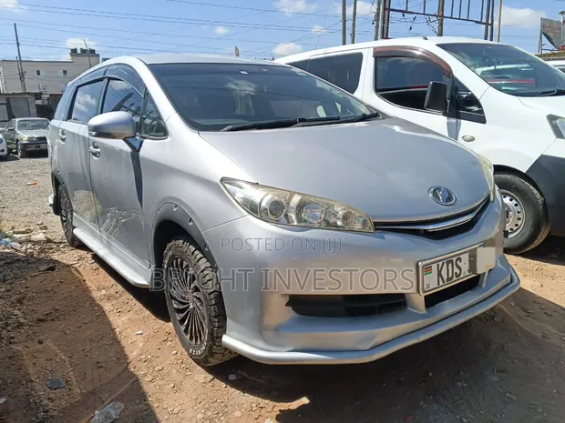 Toyota Wish 2017 Nyeupe - 1