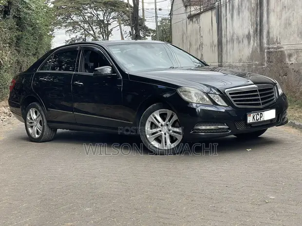 Mercedes-Benz E300 2011 Nyeusi - 1