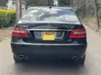 Mercedes-Benz E300 2011 Nyeusi - 2