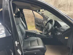 Mercedes-Benz E300 2011 Nyeusi