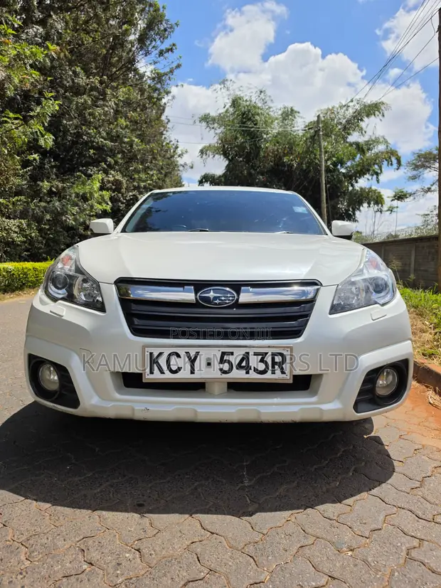 Subaru Outback 2.5i CVT 2012 White - 1