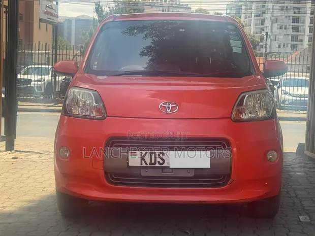 Toyota Porte 2017 Orange - 1