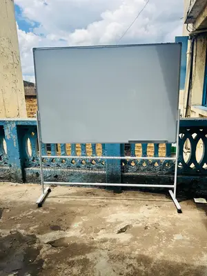 Ubao Nyeupe na Stendi 4ft x 3ft