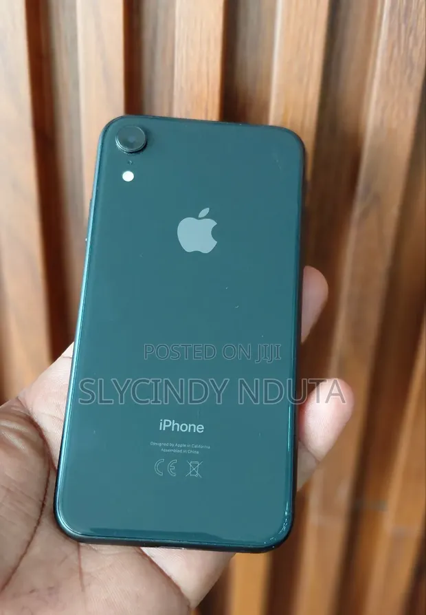 Apple iPhone XR 128GB Black - 1