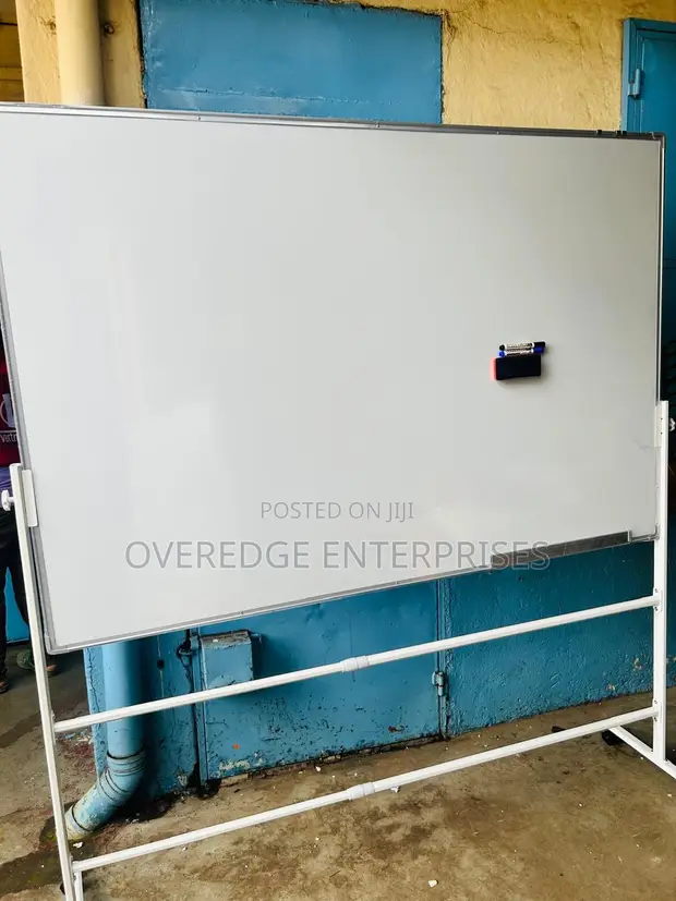 Bodi Nyeupe ya Mkutano 6ft x 4ft na Stendi - 1