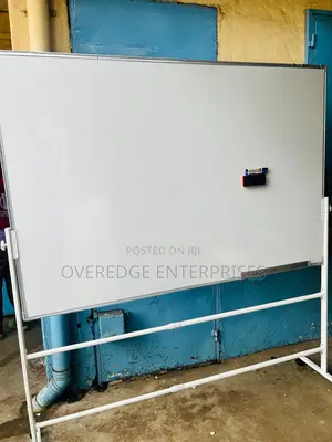 Bodi Nyeupe ya Mkutano 6ft x 4ft na Stendi