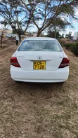 Toyota Axio 2012 Nyeupe - 3