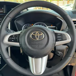 Toyota Tank 2019 Nyekundu