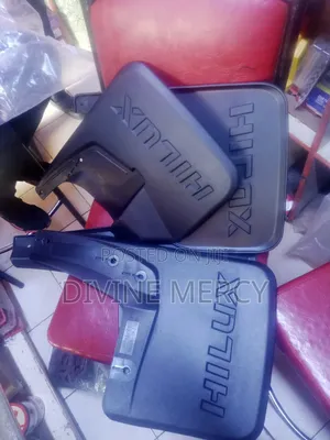 Toyota Hilux Mud Flaps za Mbele na Nyuma