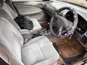 Nissan Sunny 2000 Silver