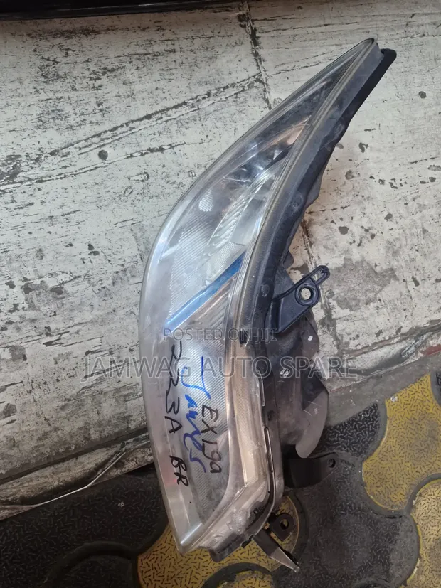 Subaru Exiga Xenon Headlights (Used) - 1