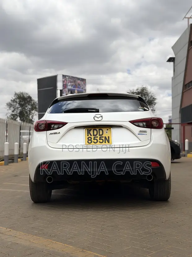 Mazda Axela SV Premium 2014 White - 1