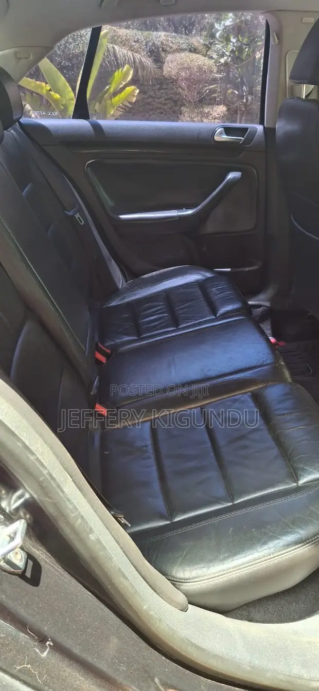Volkswagen Jetta 2010 Black - 1