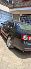 Volkswagen Jetta 2010 Nyeusi - 4