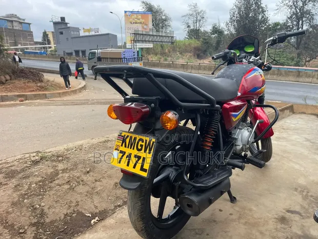 Bajaj Boxer 125 2025 Red - 1