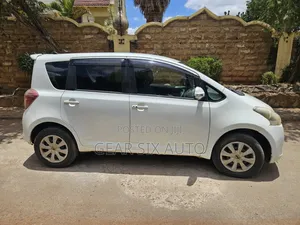 Toyota Ractis 1.5 FWD 2009 Nyeupe