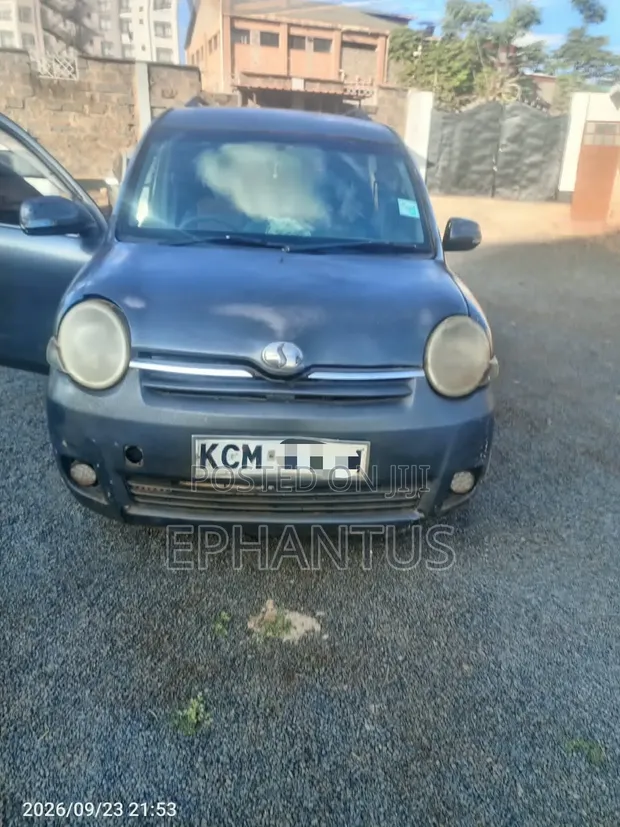 Toyota Sienta 1.5 FWD Minivan 2010 Gray - 1