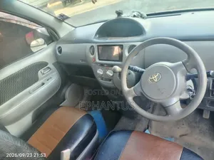 Toyota Sienta 1.5 FWD Minivan 2010 Gray