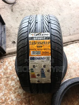 225/35ZR19 Mazzini Performance Tires