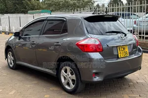 Toyota Auris 2010 Gray