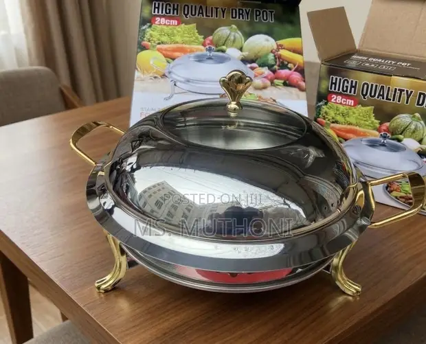 Round Stainless Steel Chafing Dish with Gold Accents (28cm / 3L) - 1