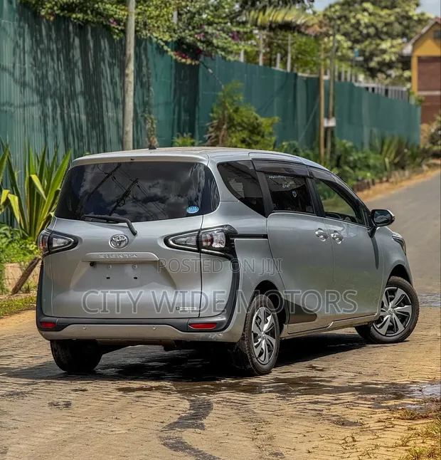 Toyota Sienta 1.5 AWD (6-Seater) 2019 Silver - 1