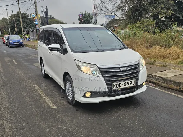 Toyota Noah 2014 Nyeupe - 1