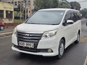 Toyota Noah 2014 Nyeupe