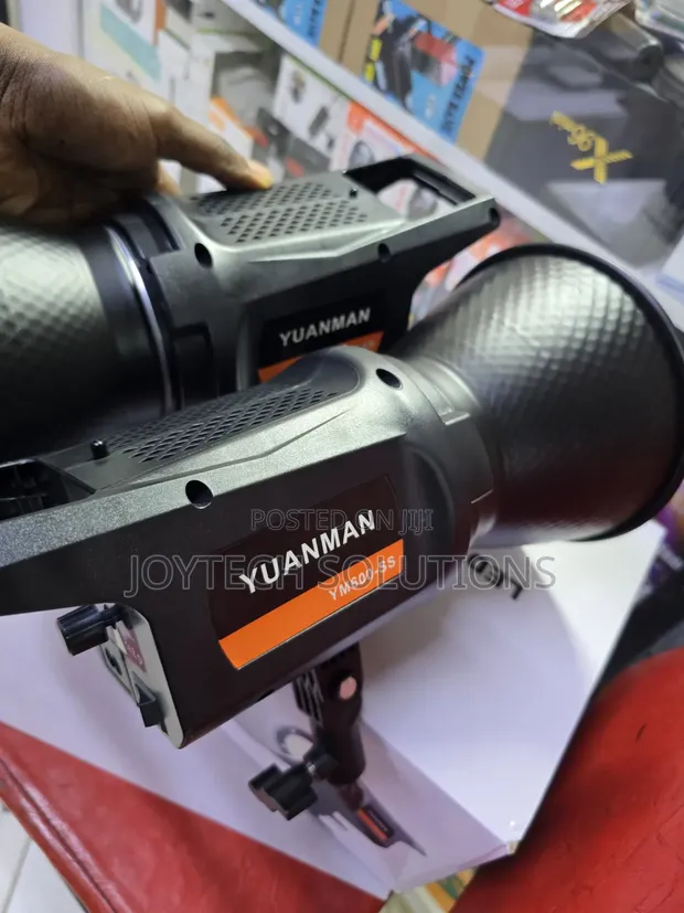 YUANMAN YM600-SS Professional Studio Light with Stand - 1