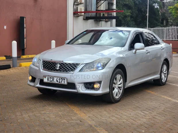 Toyota Crown Athlete 2011 Nyeusi - 1