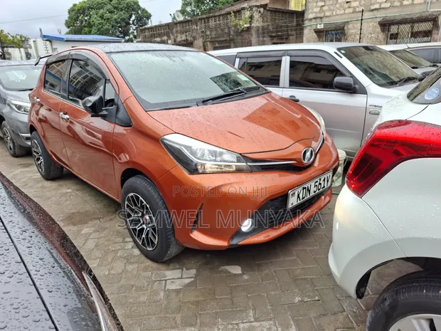 Toyota Vitz 1.3 FWD 3dr 2017 Orange - 1