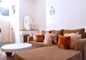 1 Bedroom Airbnb: Royal Suburbs by Tsavo