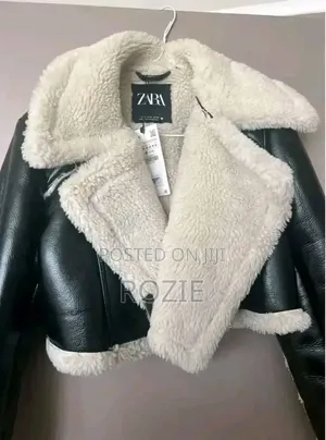 Jaketi ya Wanawake Nyeusi & Cream - Zara Wears