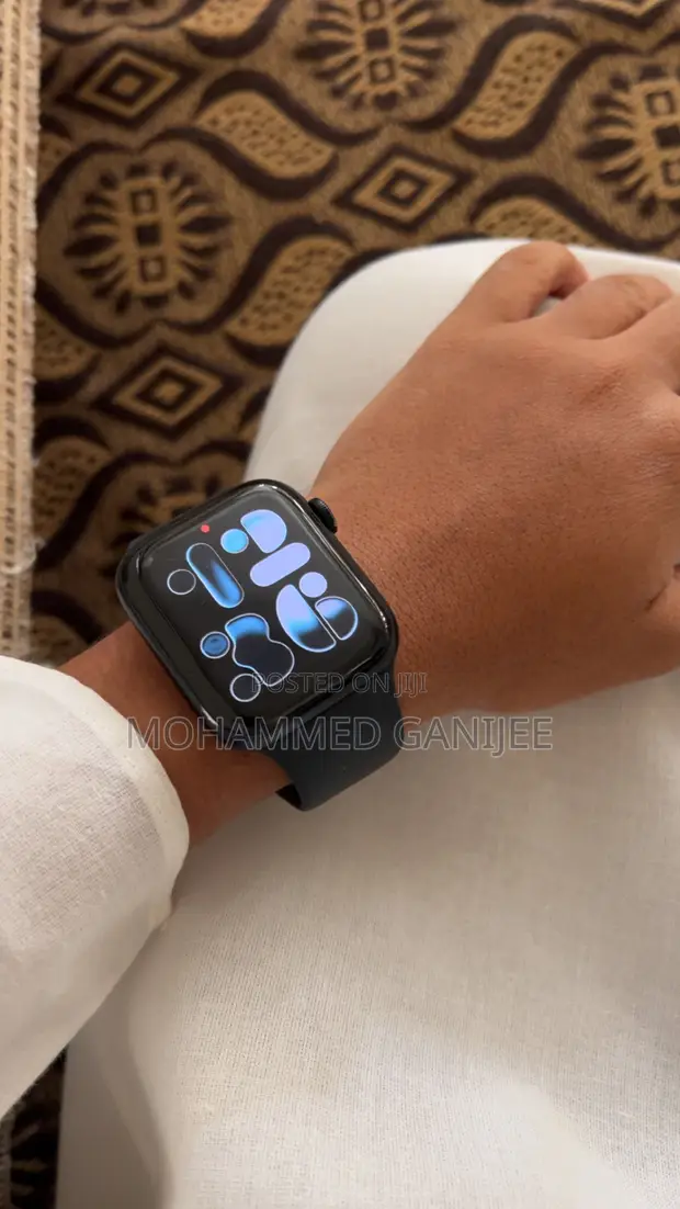 Apple Watch SE 2nd Gen - 1