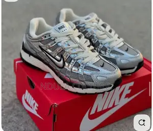 Nyeusi Nike P-6000 Retro Sneakers