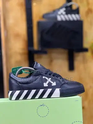 Off-White Low Vulcanized Leather Sneaker