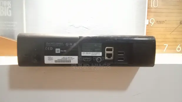 Xbox 360 E 256GB Iliyotumika na Kidhibiti 1, FIFA 16 & 17 - 1