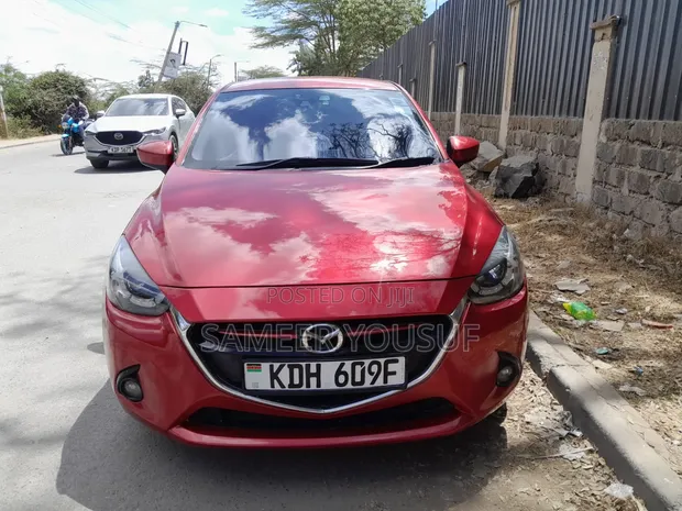 Mazda Demio 2015 Nyekundu - 1