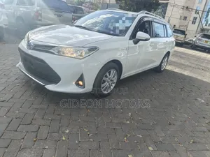 Toyota Corolla Fielder 1.5 Hybrid FWD 2019 White