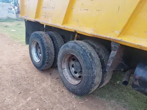 Treni ya Tata 2516 Tipper