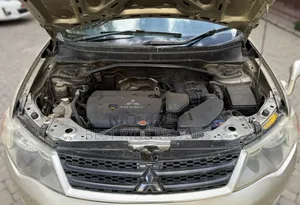 Mitsubishi Outlander 2.4 LS 4WD 2006 Dhahabu